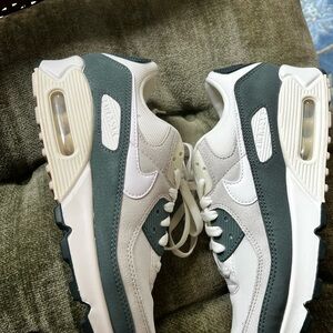 Nike Air Max 90 in Sage Green and White